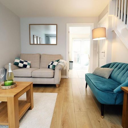 Relaxing 2-Bed Coastal Escape In Port Talbot Apartment Exterior foto