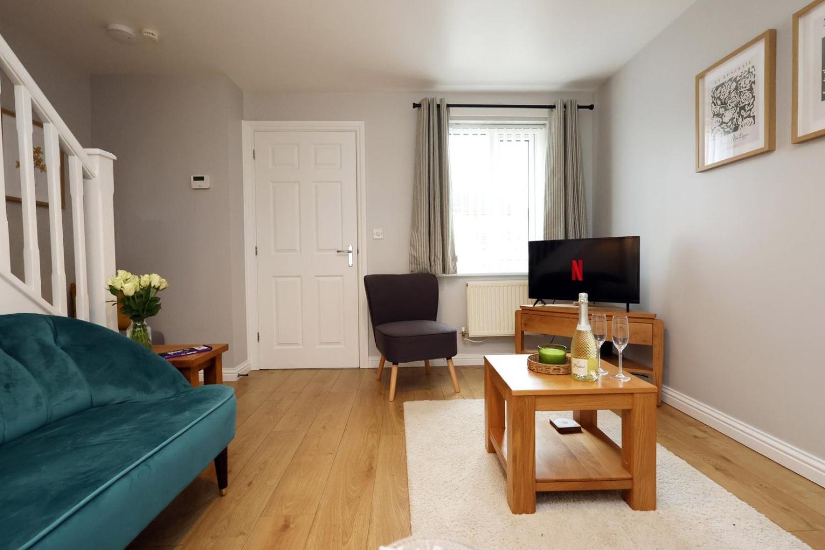 Relaxing 2-Bed Coastal Escape In Port Talbot Apartment Exterior foto