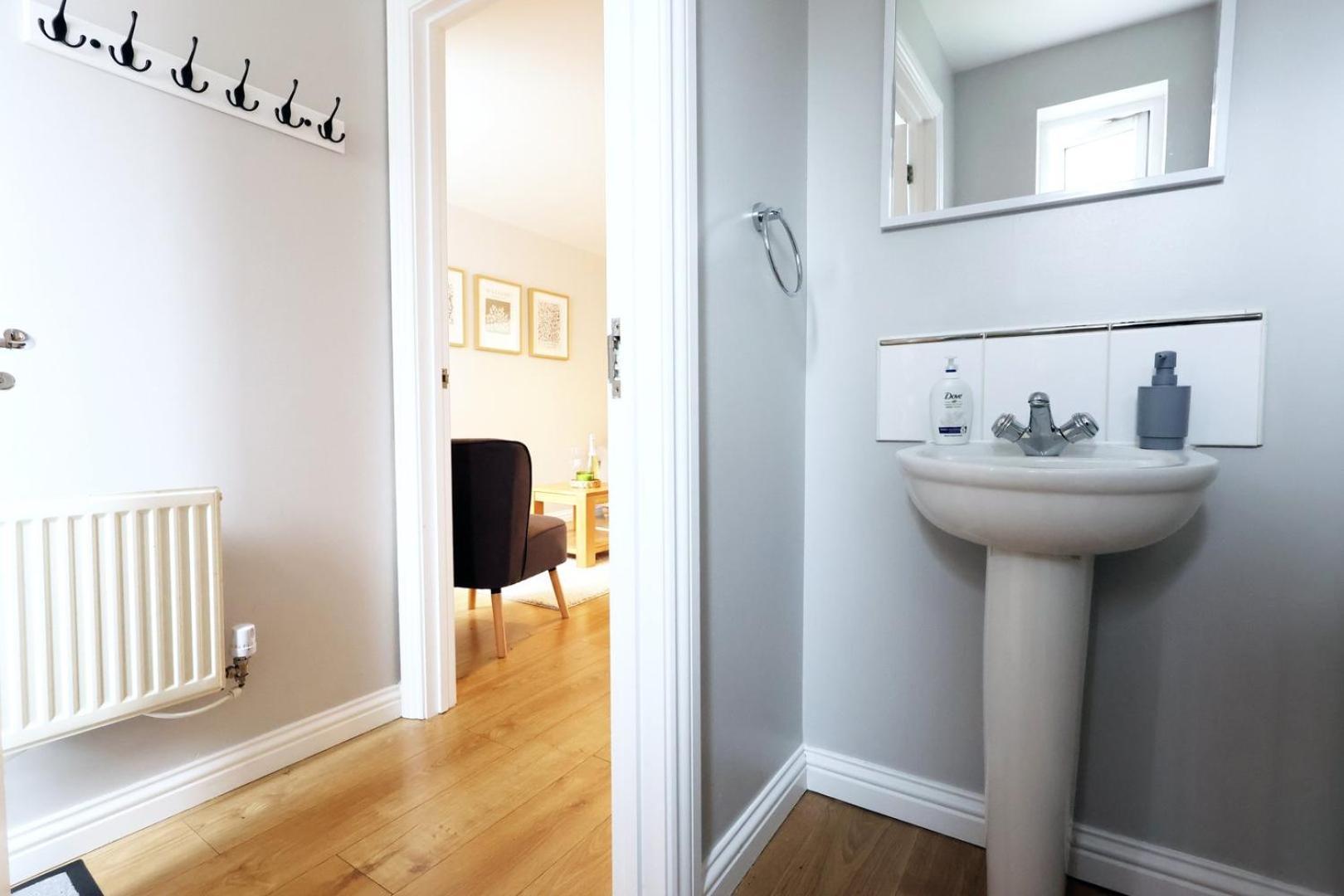 Relaxing 2-Bed Coastal Escape In Port Talbot Apartment Exterior foto