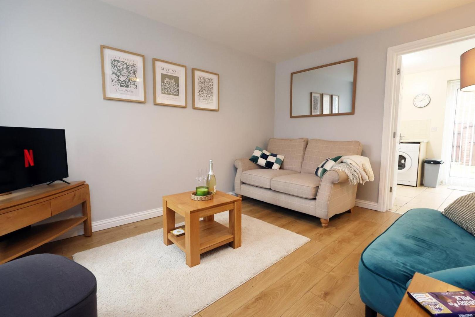 Relaxing 2-Bed Coastal Escape In Port Talbot Apartment Exterior foto