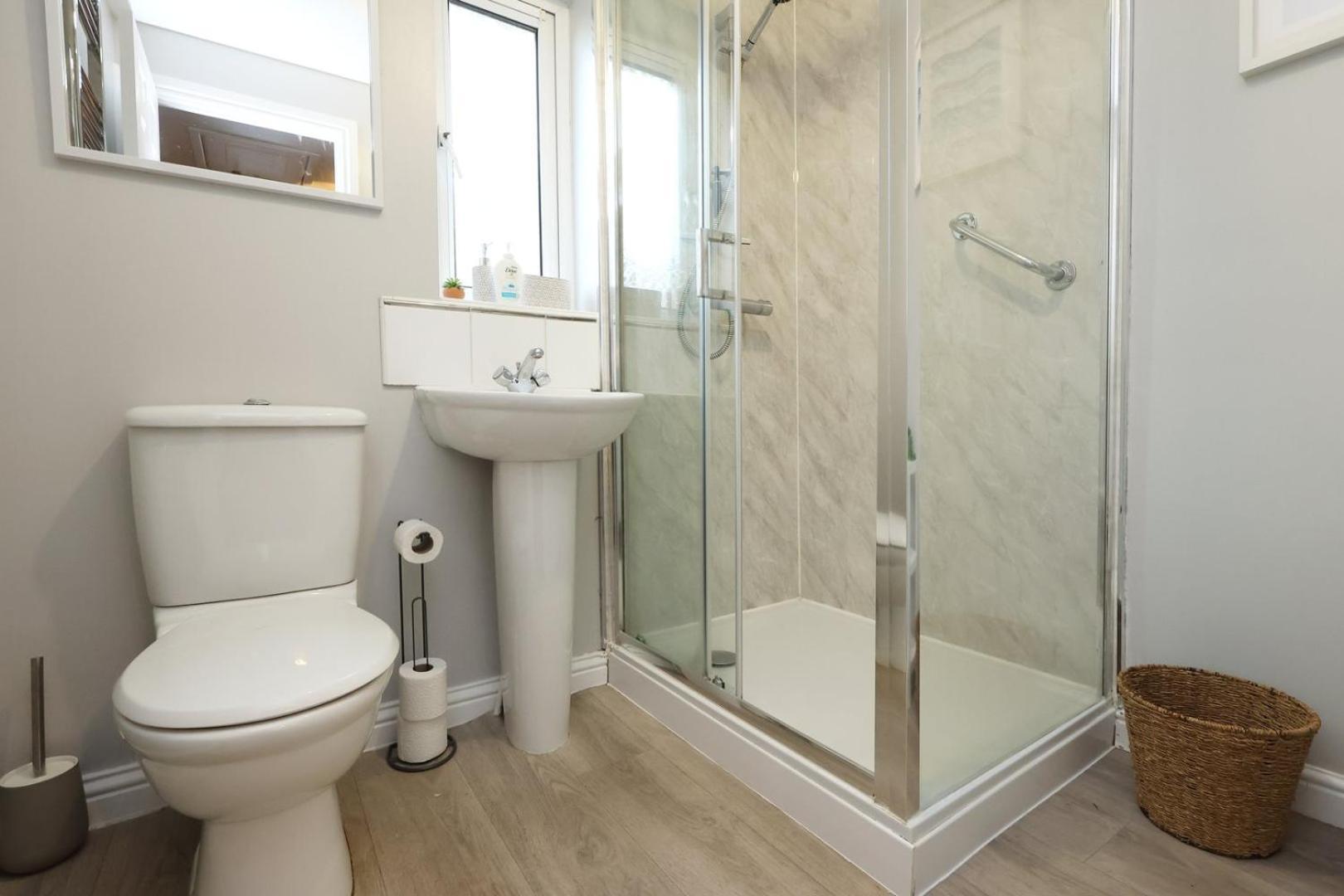 Relaxing 2-Bed Coastal Escape In Port Talbot Apartment Exterior foto