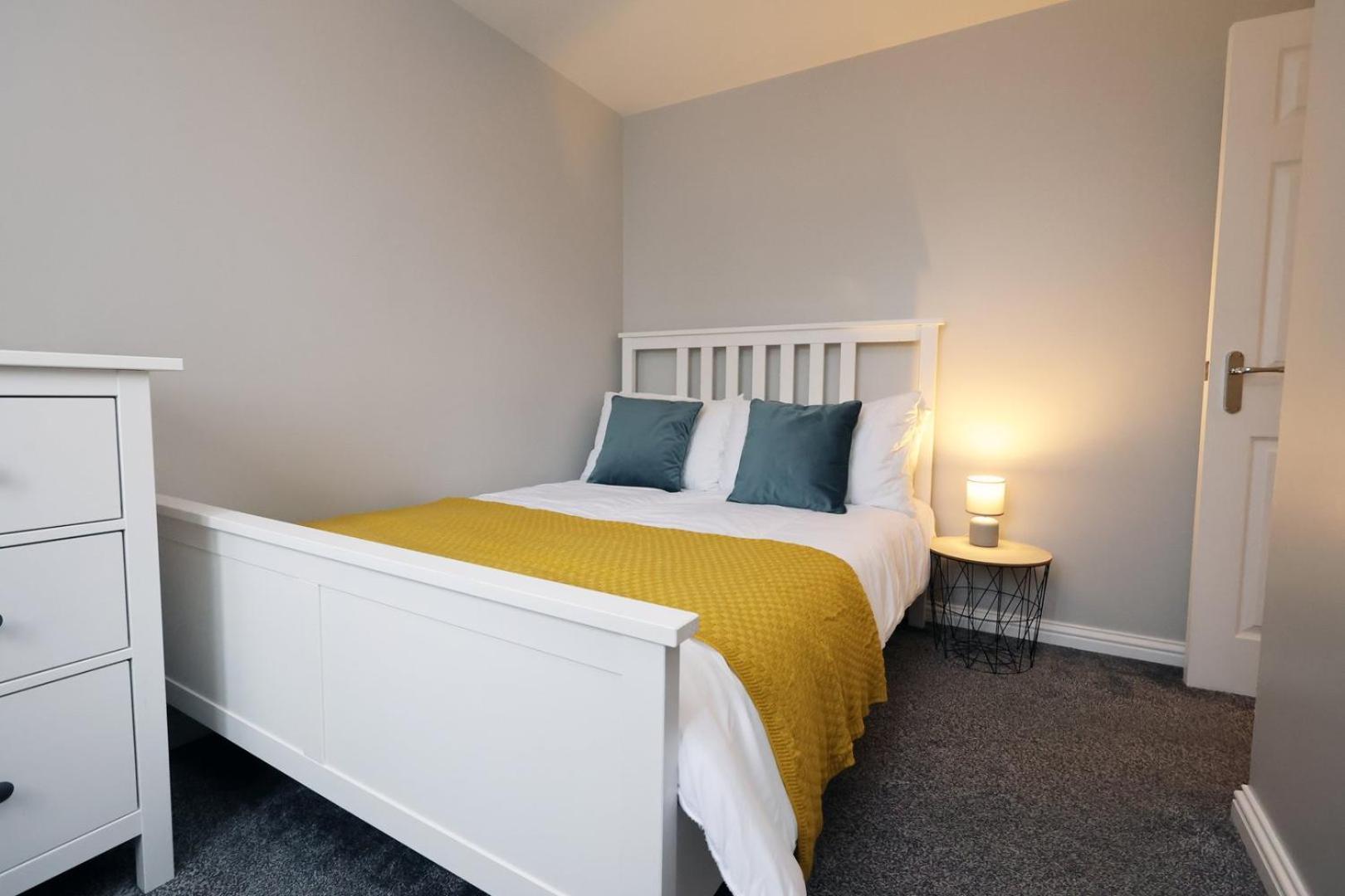 Relaxing 2-Bed Coastal Escape In Port Talbot Apartment Exterior foto
