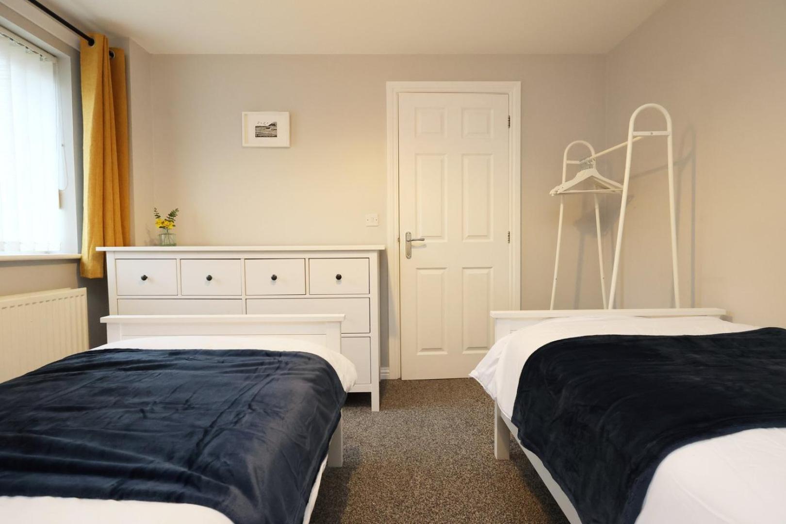 Relaxing 2-Bed Coastal Escape In Port Talbot Apartment Exterior foto