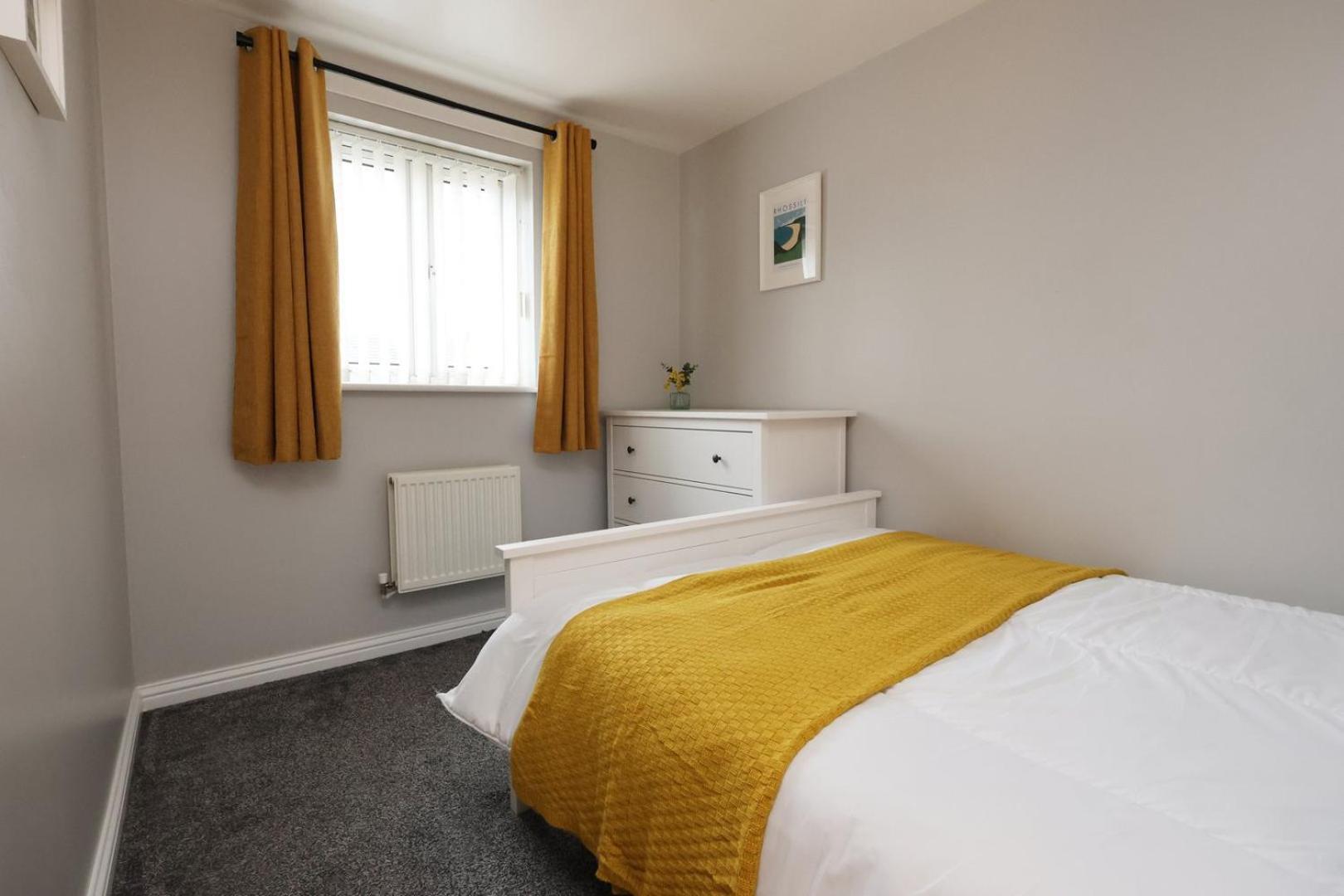 Relaxing 2-Bed Coastal Escape In Port Talbot Apartment Exterior foto