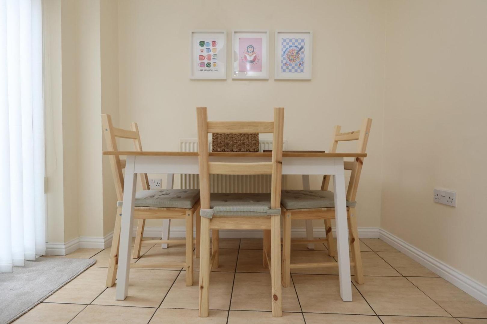 Relaxing 2-Bed Coastal Escape In Port Talbot Apartment Exterior foto