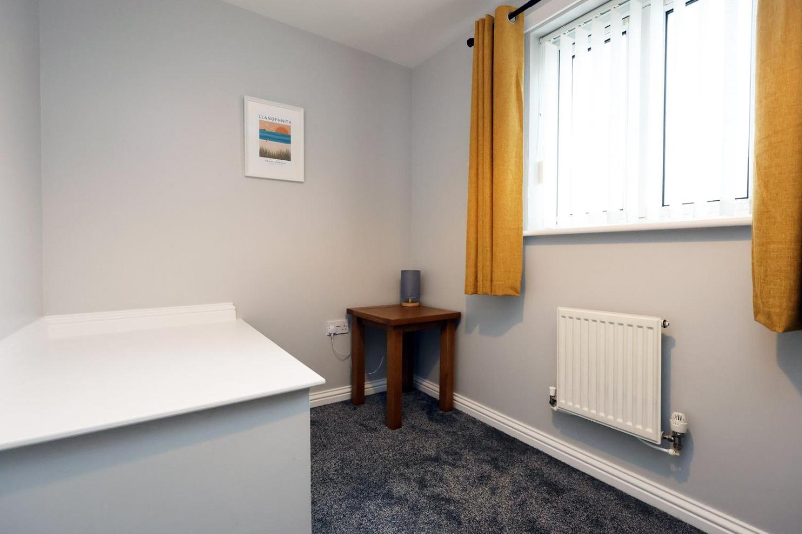 Relaxing 2-Bed Coastal Escape In Port Talbot Apartment Exterior foto