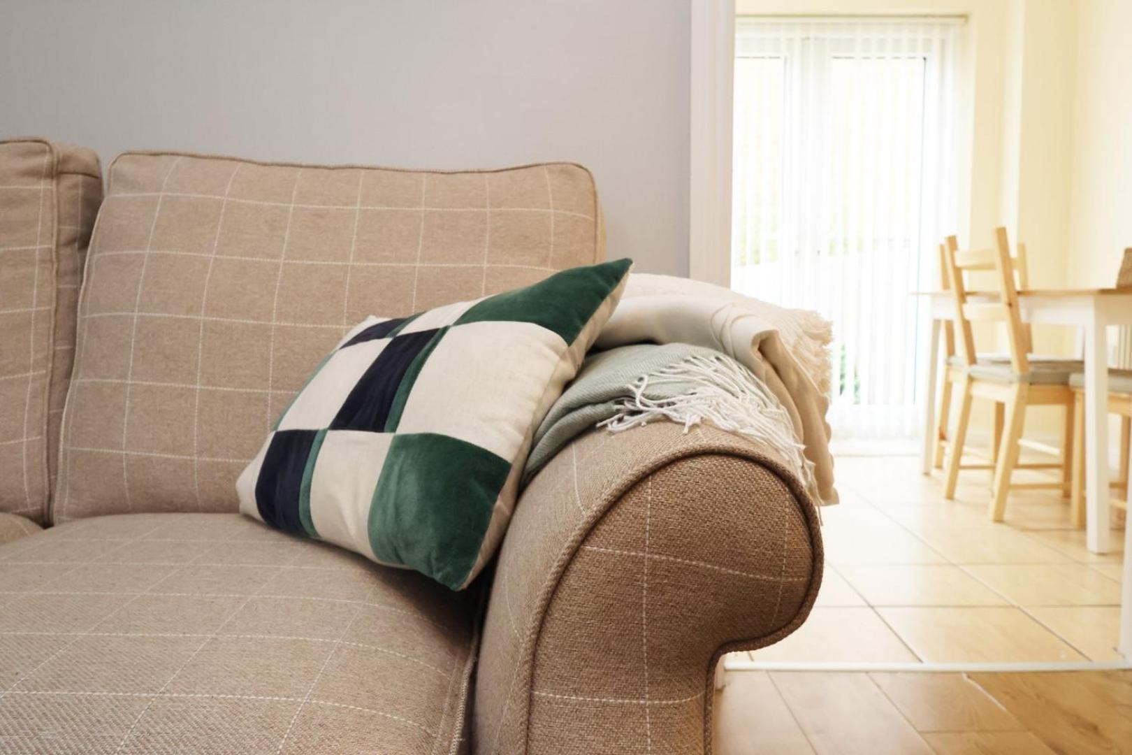 Relaxing 2-Bed Coastal Escape In Port Talbot Apartment Exterior foto